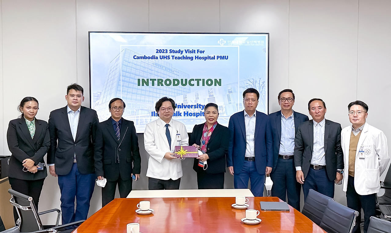 [사진]3월 9일 캄보디아 보건부 차관이 방문해 이성순 일산백병원 원장과 국립의과대학병원 건립사업 지원 방향을 논의하는 시간을 가졌다..jpg