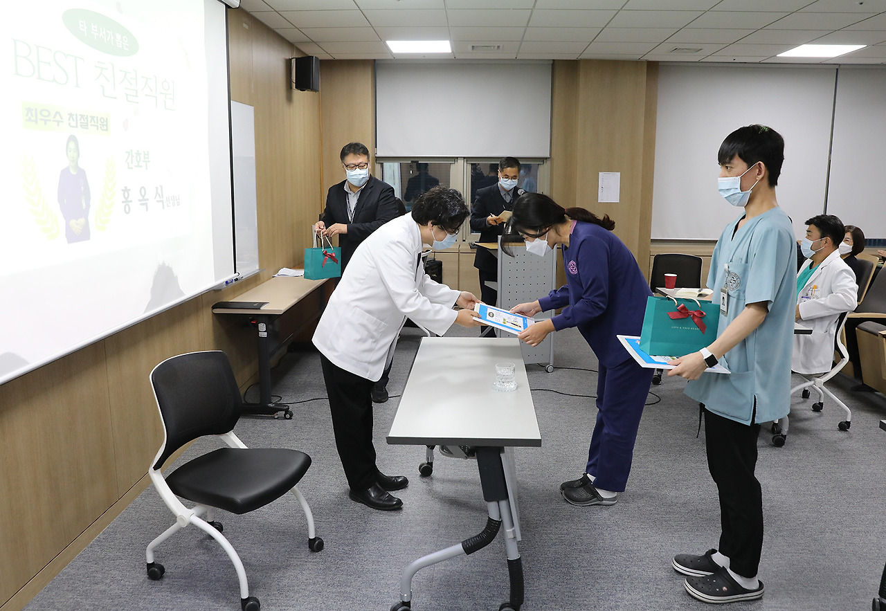 직원이 뽑은 친절직원3.jpg