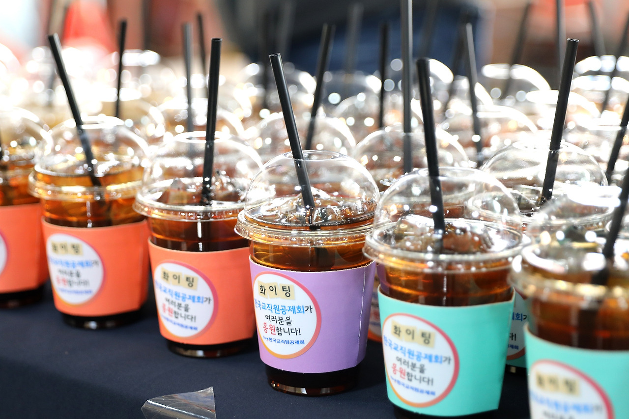 20250409_교직원공제회 커피트럭 이벤트3.jpg