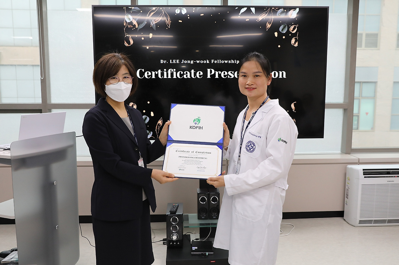 라오스 수료식1.jpg