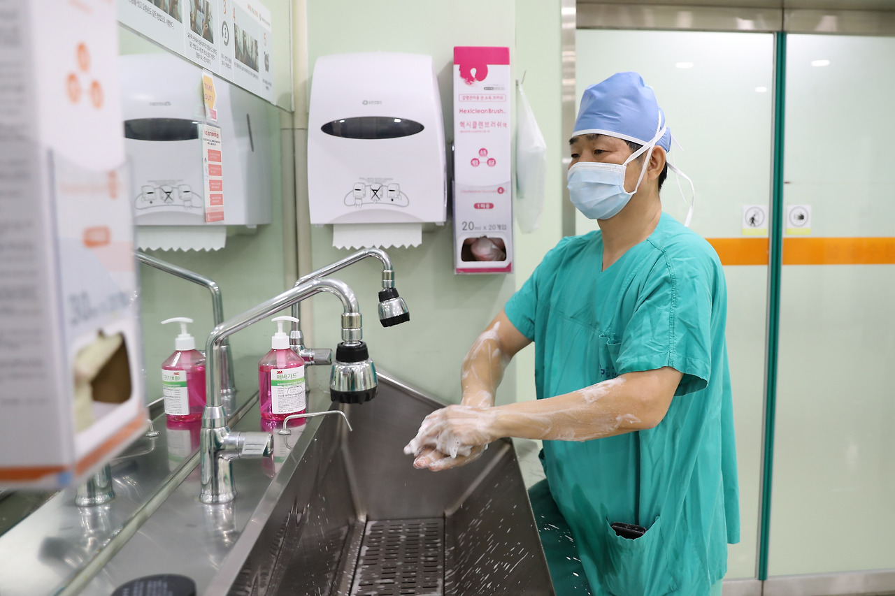 [사진] 한정열 산부인과 교수_수술실.jpg