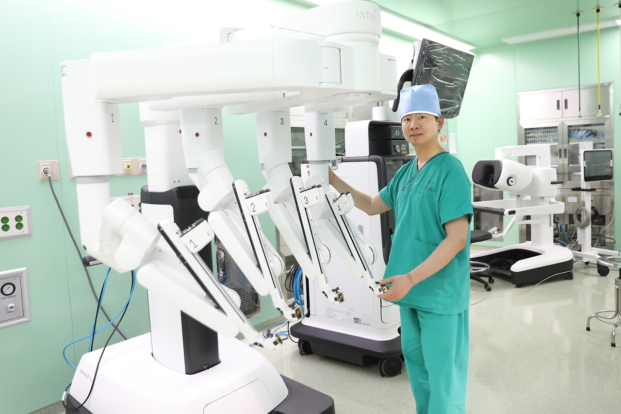 로봇수술센터_신용찬 교수2.jpg
