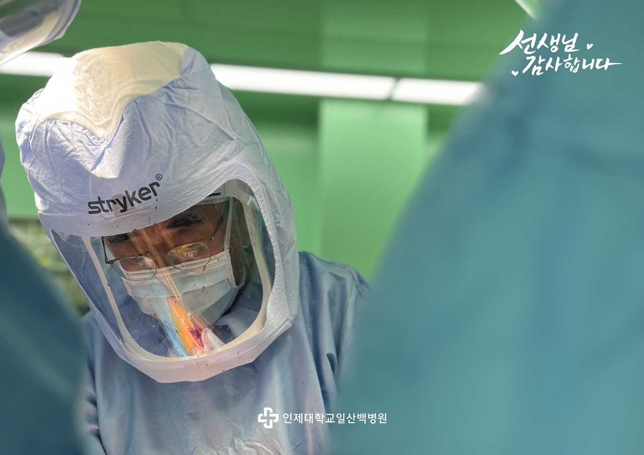 수술 집도.jpg