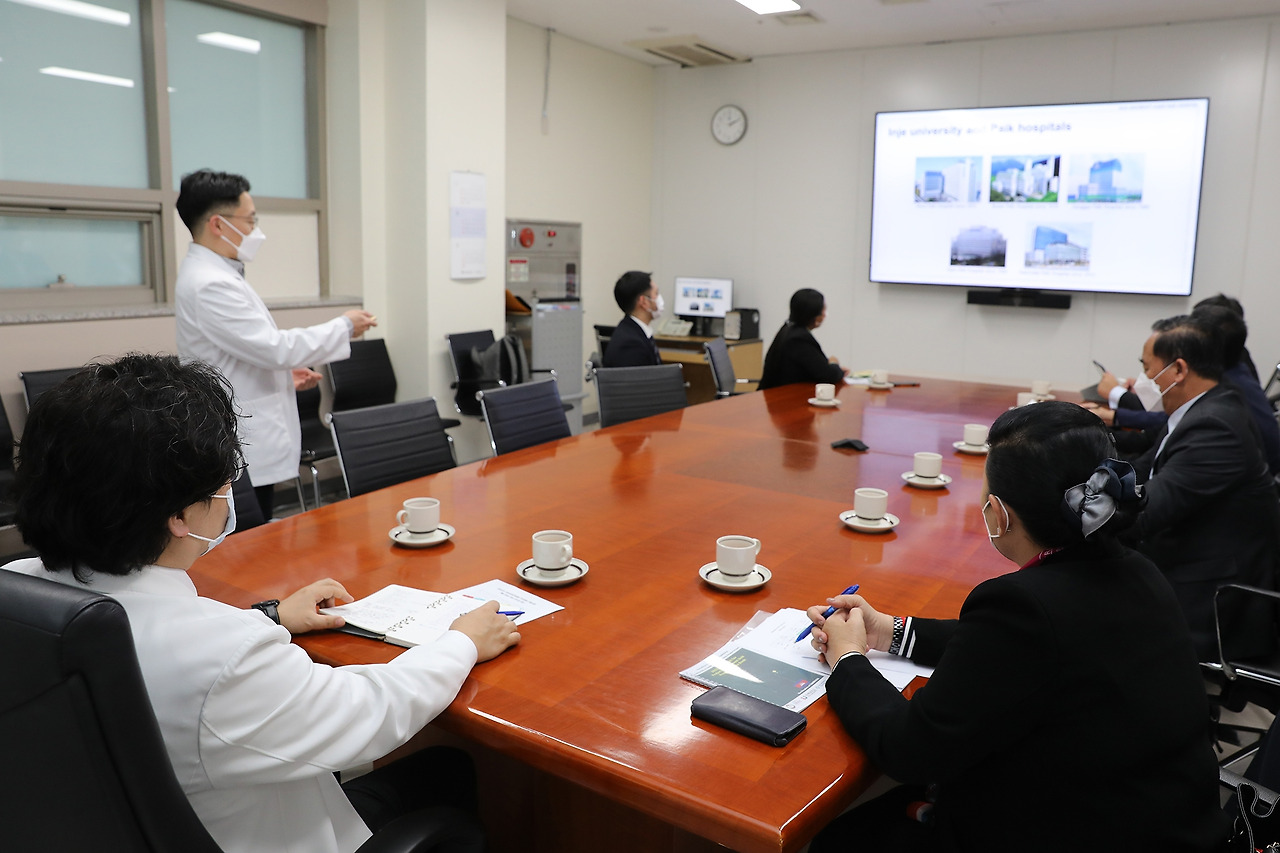 캄보디아 단체사진2.jpg