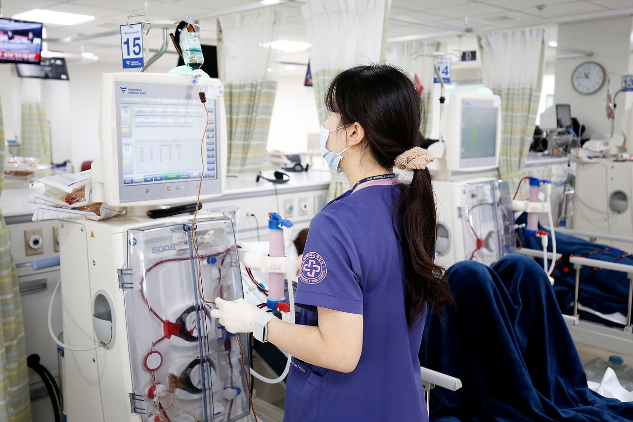 [사진] 일산백병원 투석실은 혈액투석실과 복막투석실을 모두 갖추고 있어 모든 투석 환자들을 대상으로 종합적인 진료를 시행하고 있다.jpg