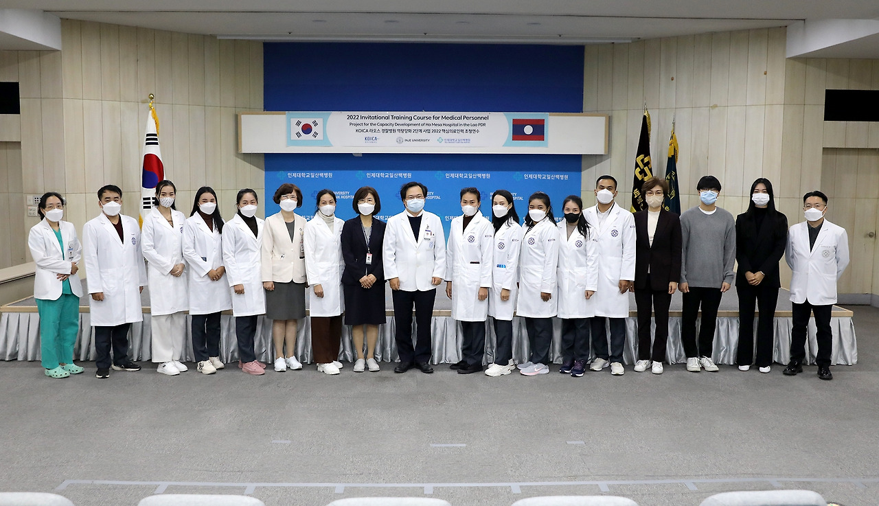 [사진] 일산백병원이 라오스 경찰병원 의료진을 초청, 11월 4일 병원 대강당에서 입교식을 하고 6개월간 연수교육을 진행한다.jpg