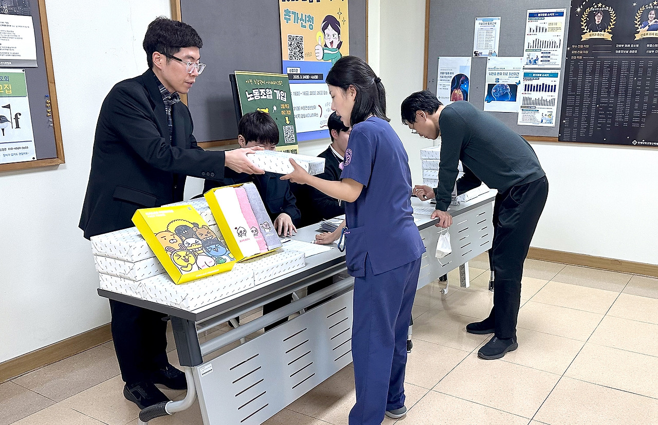 20250409_교직원공제회 커피트럭 이벤트6.jpg