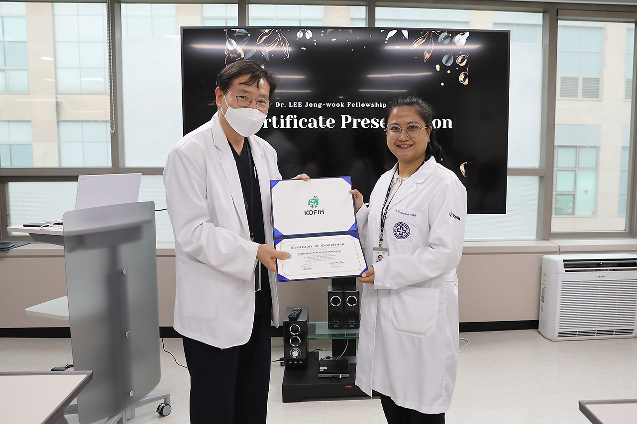 라오스 수료식3.jpg