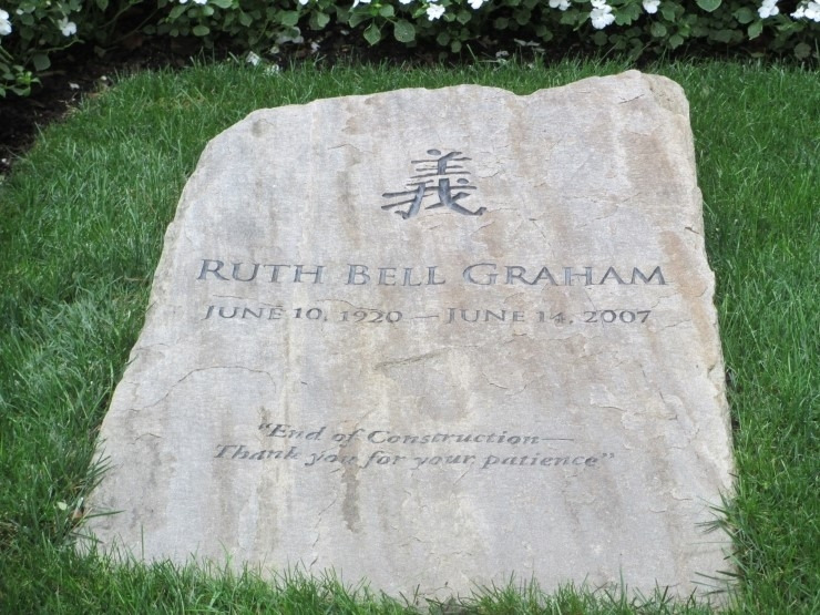 Gravestone_of_Ruth_Bell_Graham_IMG_4206.jpg