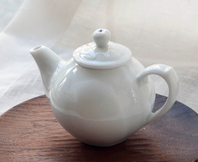 백작약 백자 다관_신경희 도예.jpg