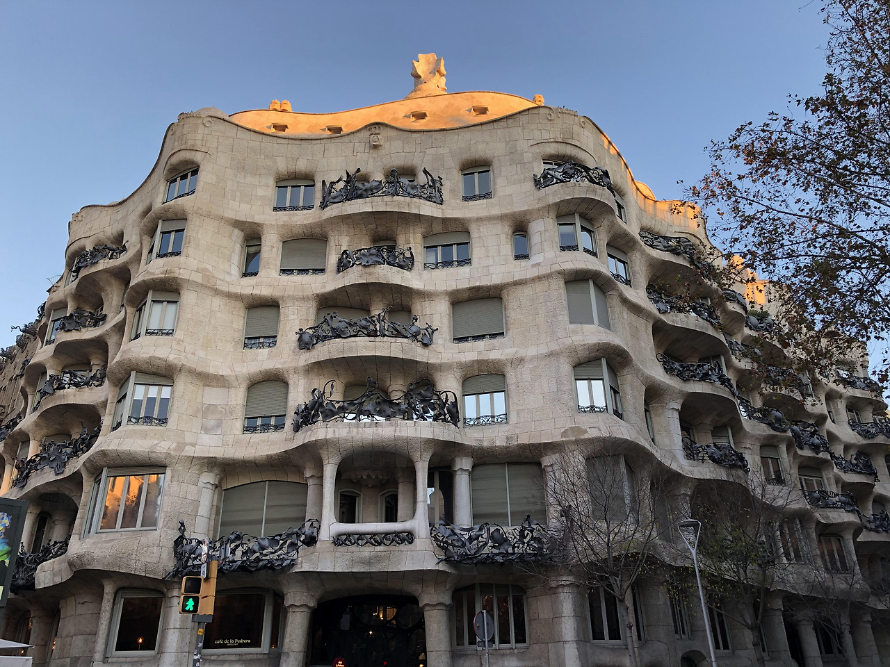 까사밀라 (2).jpg