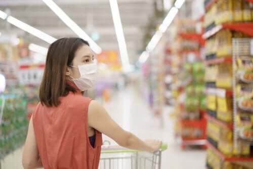 woman-shopping-quarantine.jpg