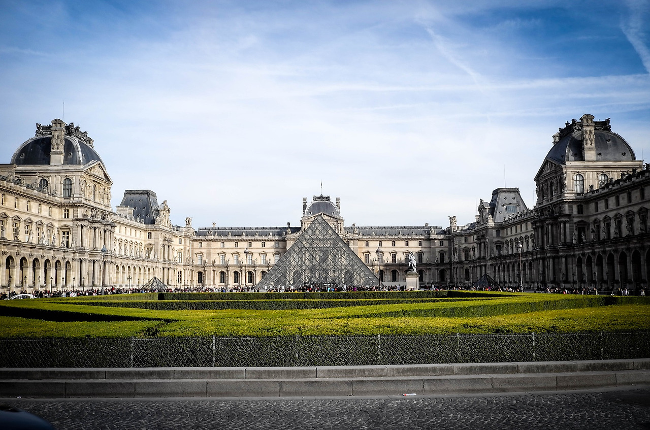 louvre-2386217_1920.jpg