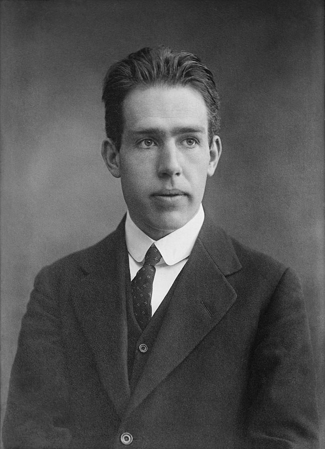 650px-Niels_Bohr_-_LOC_-_ggbain_-_35303.jpg