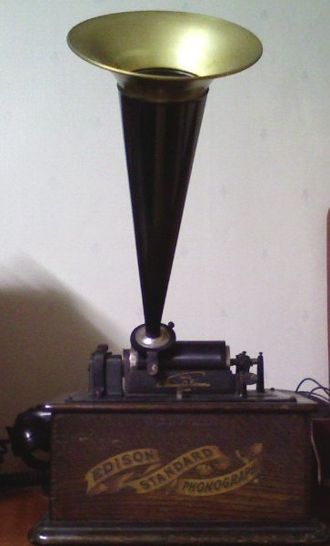 edison phono.jpg