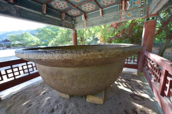 법주사 항아리.jpg