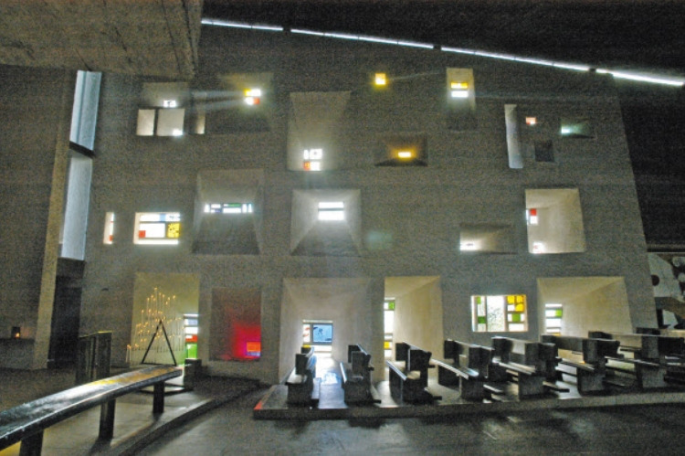 롱샹성당 내부.jpg