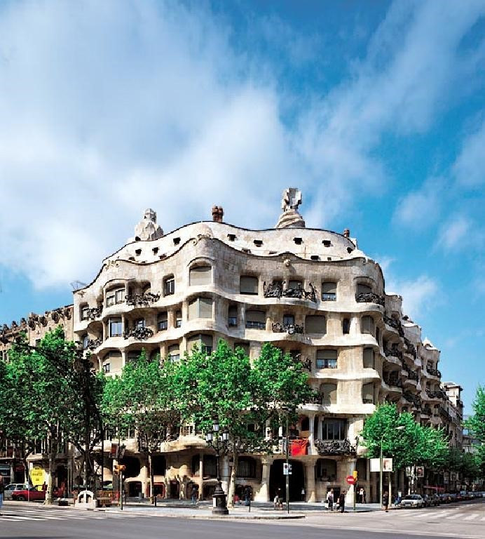 가우디 카사밀라.jpg