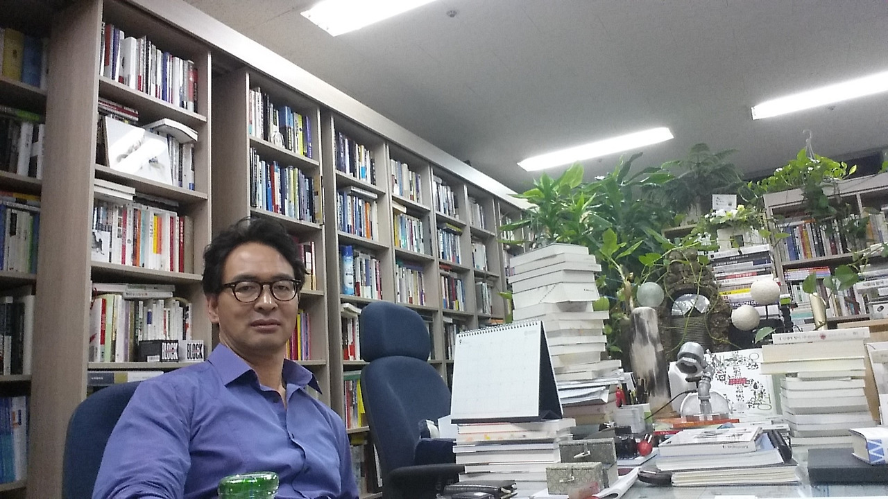 연구실 사색3.jpg