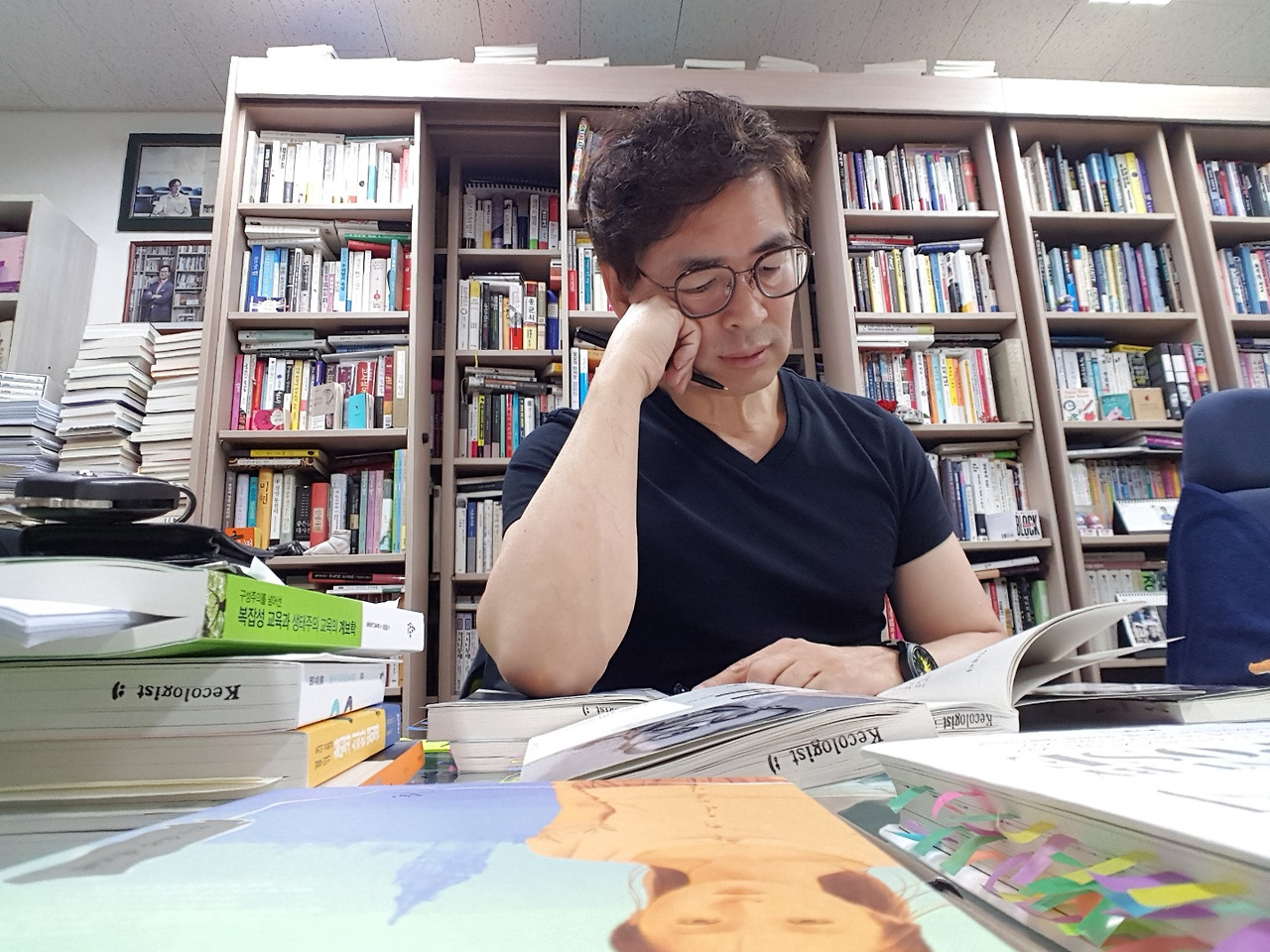 연구실 책 읽기3.jpg