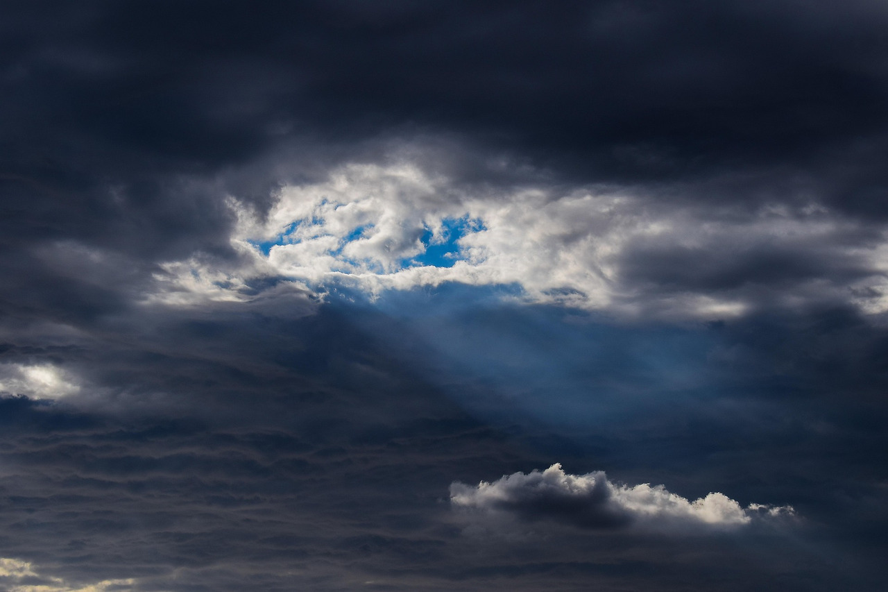 clouds-2909266_1920.jpg