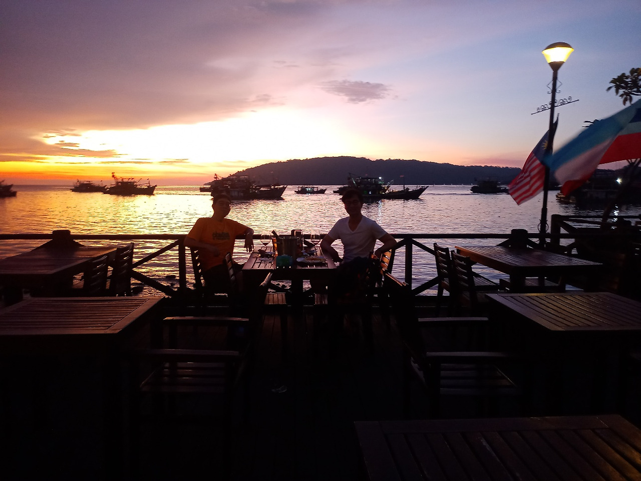 키나발루 선셋 강안 남자.jpg