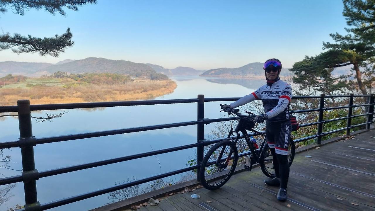 느러지 관람 전망대 언덕.jpg