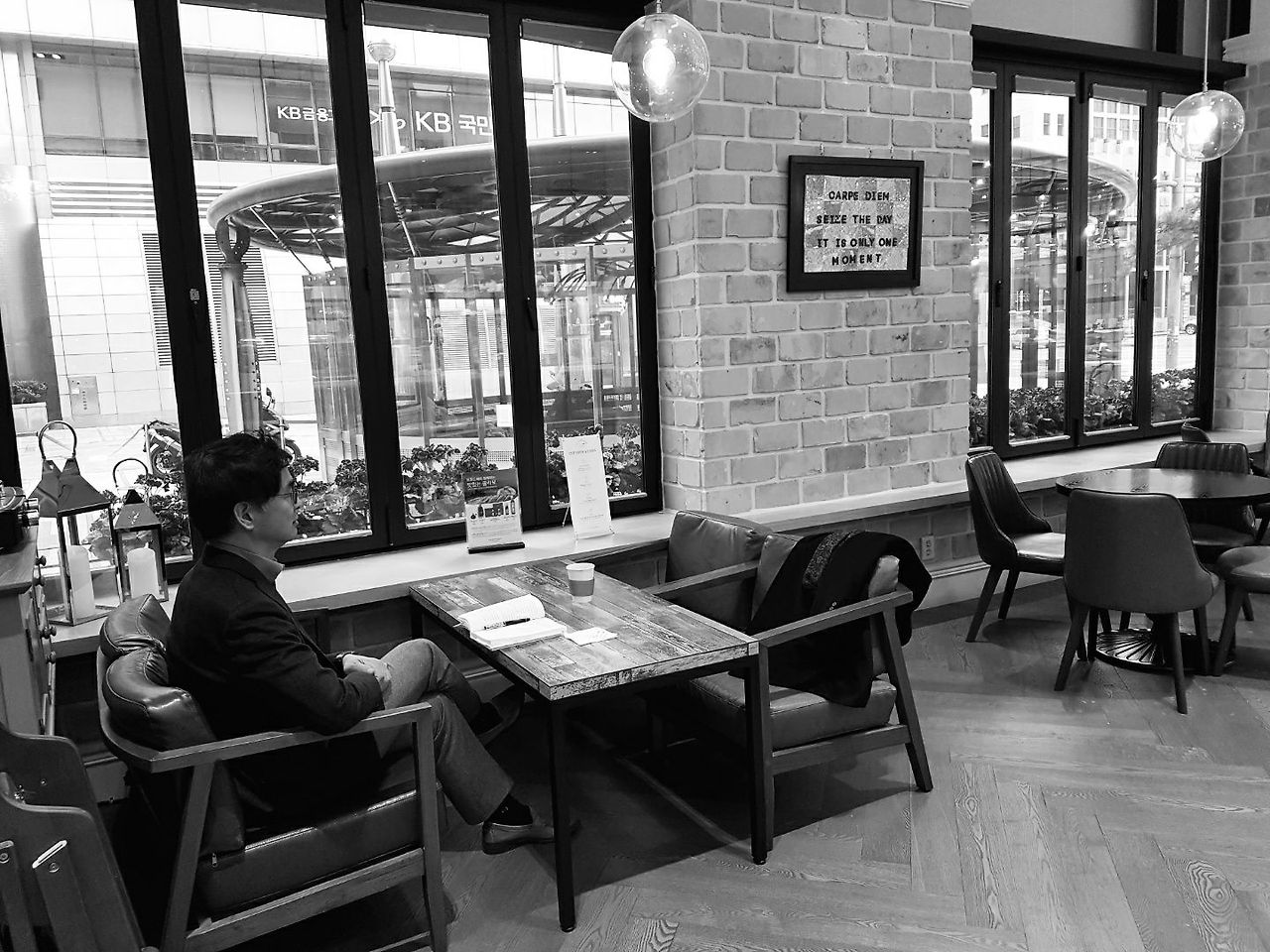 오우크우드 호텔 책1.jpg