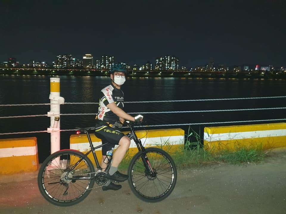 한강 자전거 2.jpg