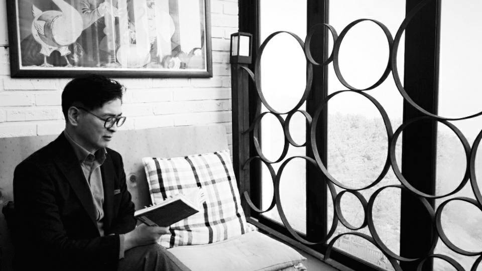 루프탑까페 흑백2.jpg