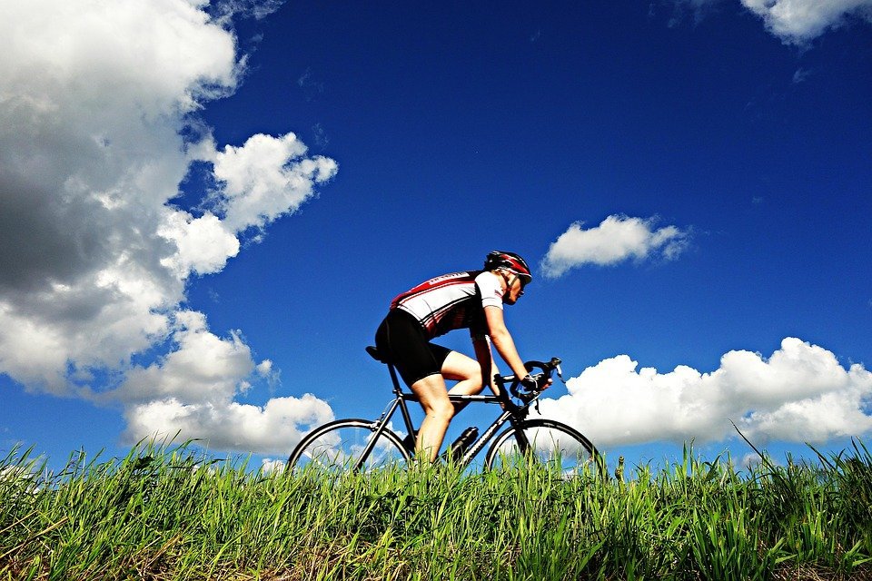 cyclist-1537843_960_720.jpg