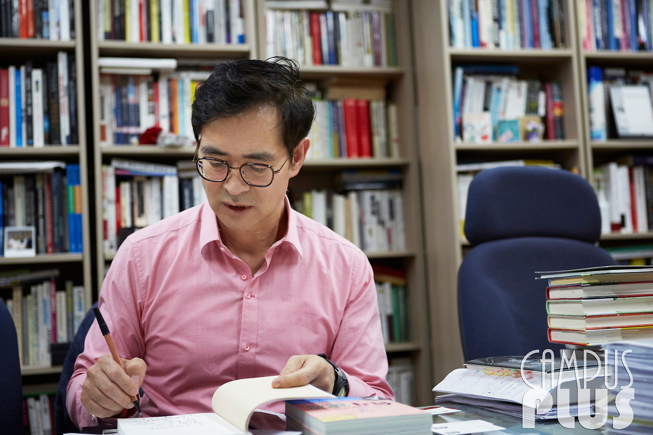 11월호 인터뷰 사진(10).jpg