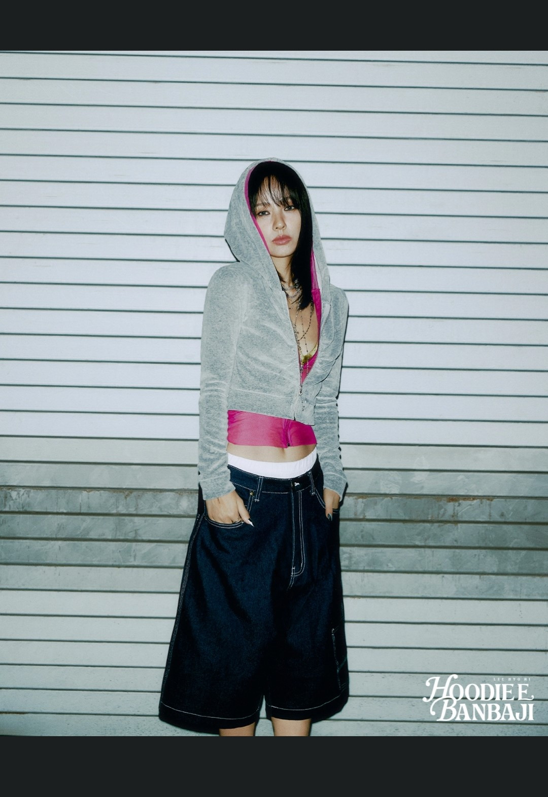 이효리 후디앤반바지.jpg