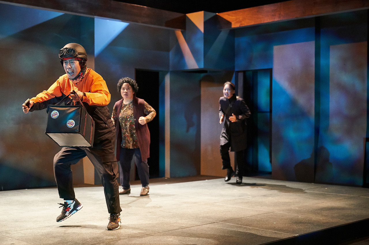 [공연사진]철가방추적작전_두산인문극장2019_아파트_두산아트센터  (4).jpg