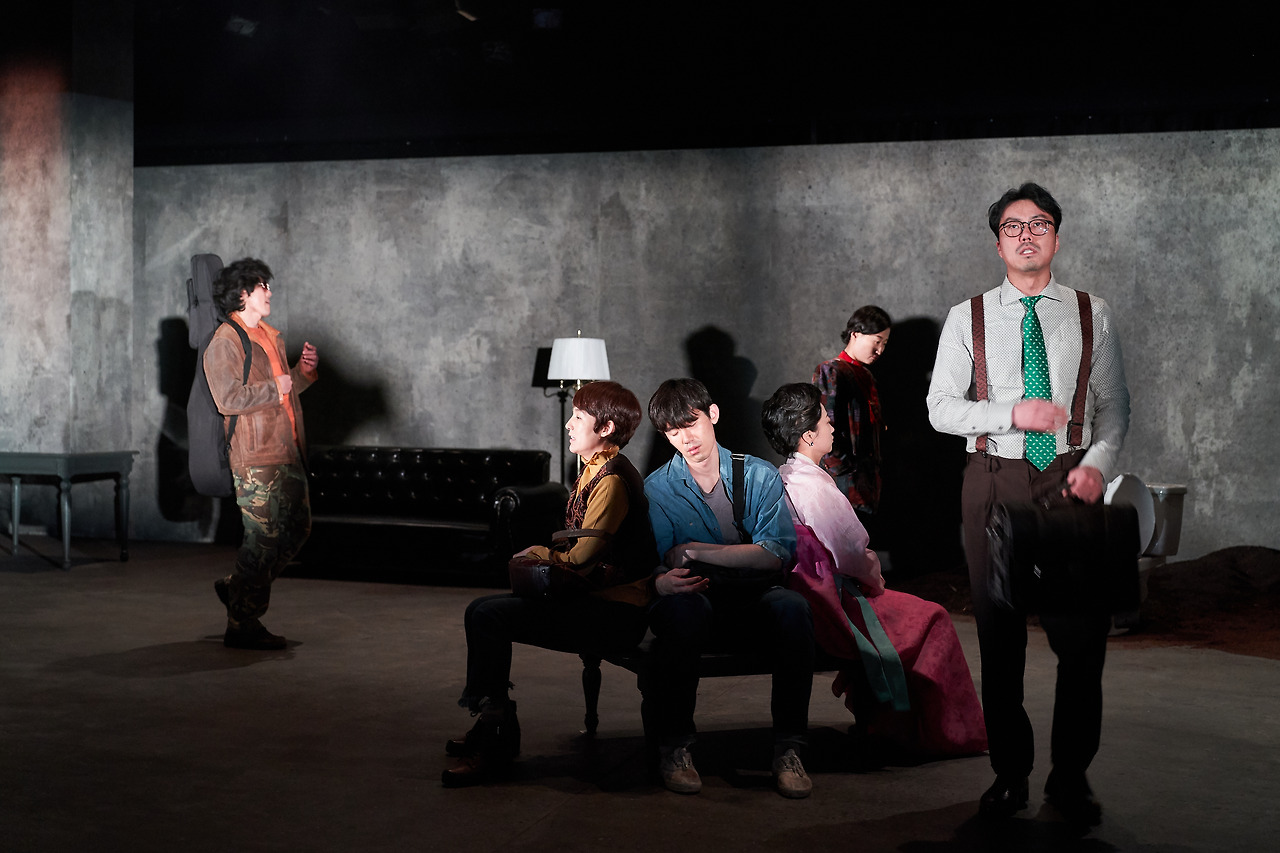 두산인문극장2019_녹천에는똥이많다_공연사진 (1).jpg