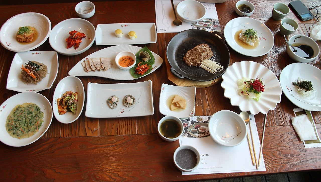 traditional-korean-meal-1613680_1920.jpg