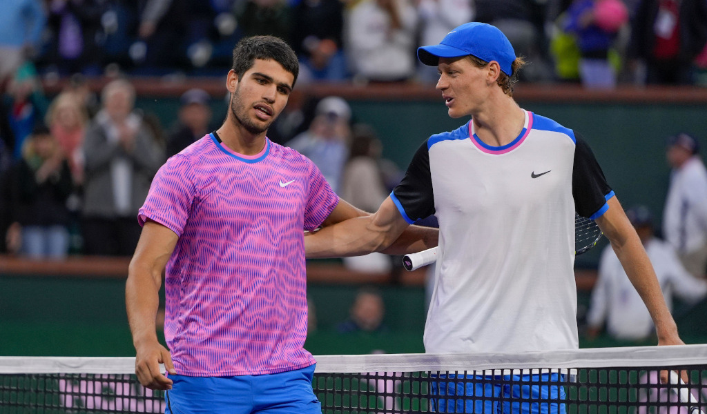 Carlos-Alcaraz-v-Jannik-Sinner-post-match-handshake.jpg