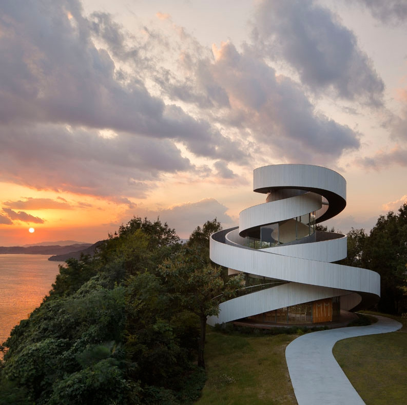 Ribbon chappel © Koji Fujii : Nacasa & Partners Inc.jpg