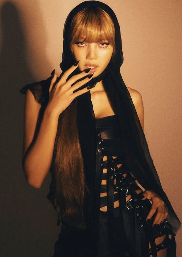 블핑 리사 (인스타).jpg