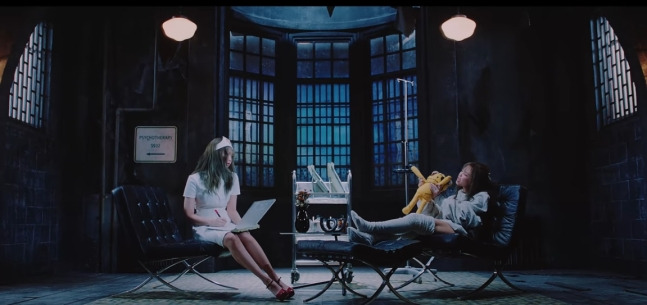 블랙핑크 뮤직비디오 장면.jpg