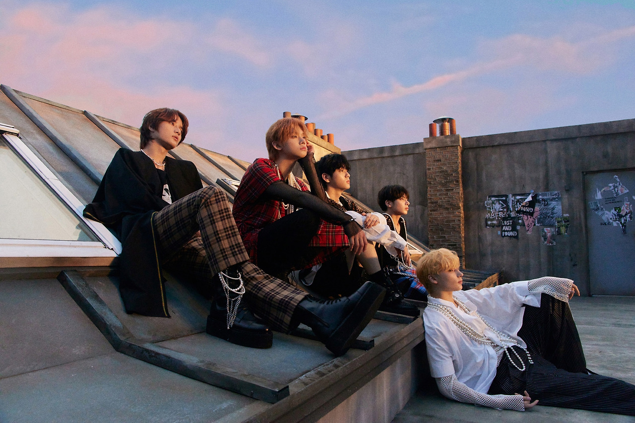 투바투 단체 사진.jpg