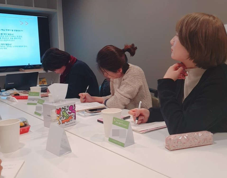 글쓰기교실 수강생들.jpg