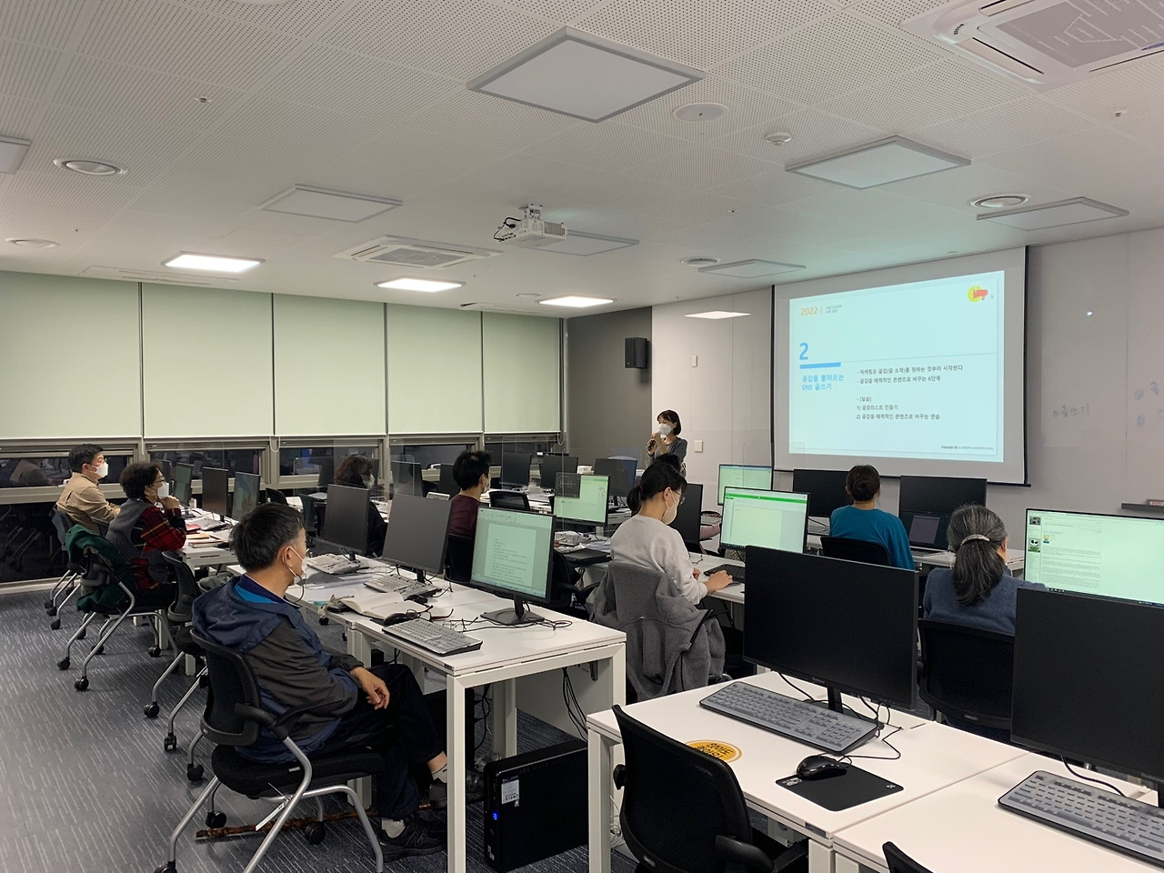 서울시민대학 글쓰기 강의중.jpg