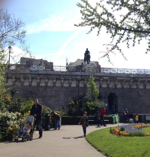 퐁네프다리 공원.jpg