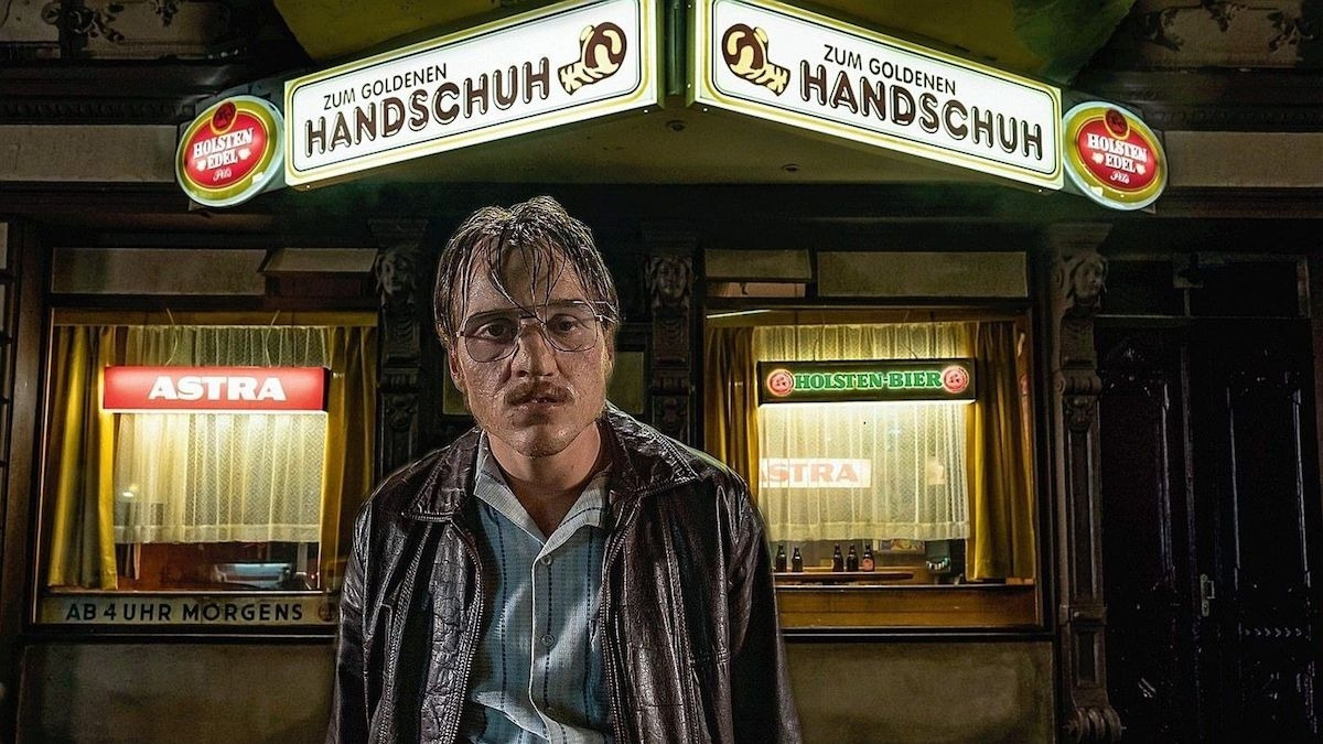 S042_The Golden Glove_2019.jpg