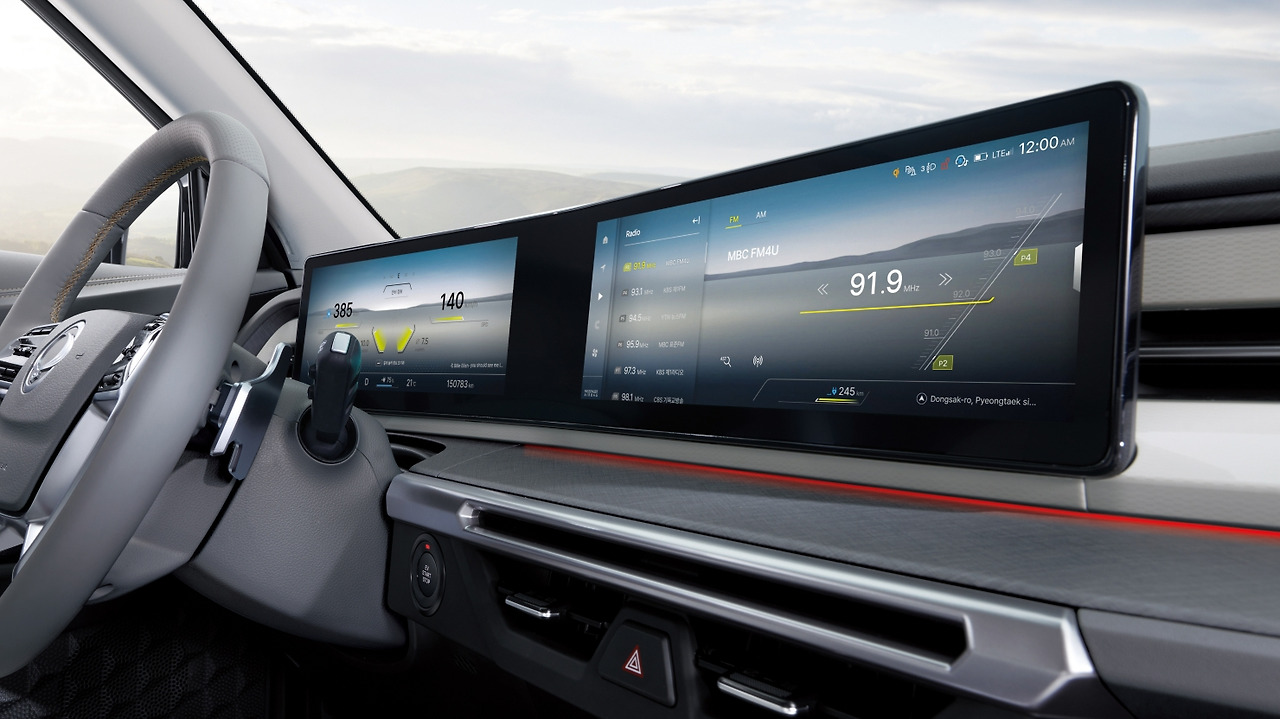 resize_2307_EVX 12.3인치 파노라마 디스플레이_주간.jpg