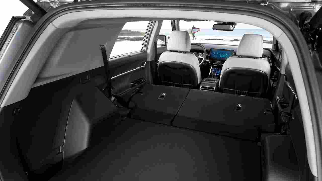 2205_J100 화물적재공간.jpg