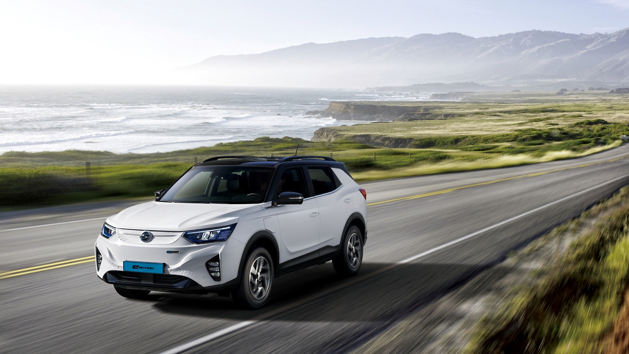 2201_E100 드라이빙.jpg