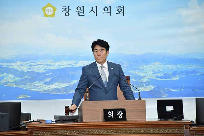 창원시의회 이찬호 의장(경남도민일보 사진).jpg