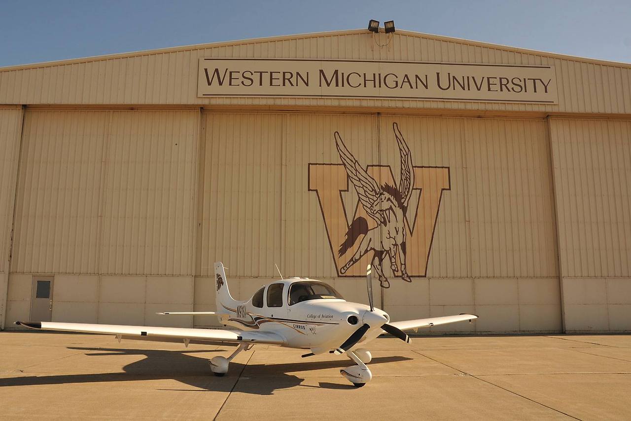 웨스턴 미시간 대학교 항공학과 캠퍼스.jpg